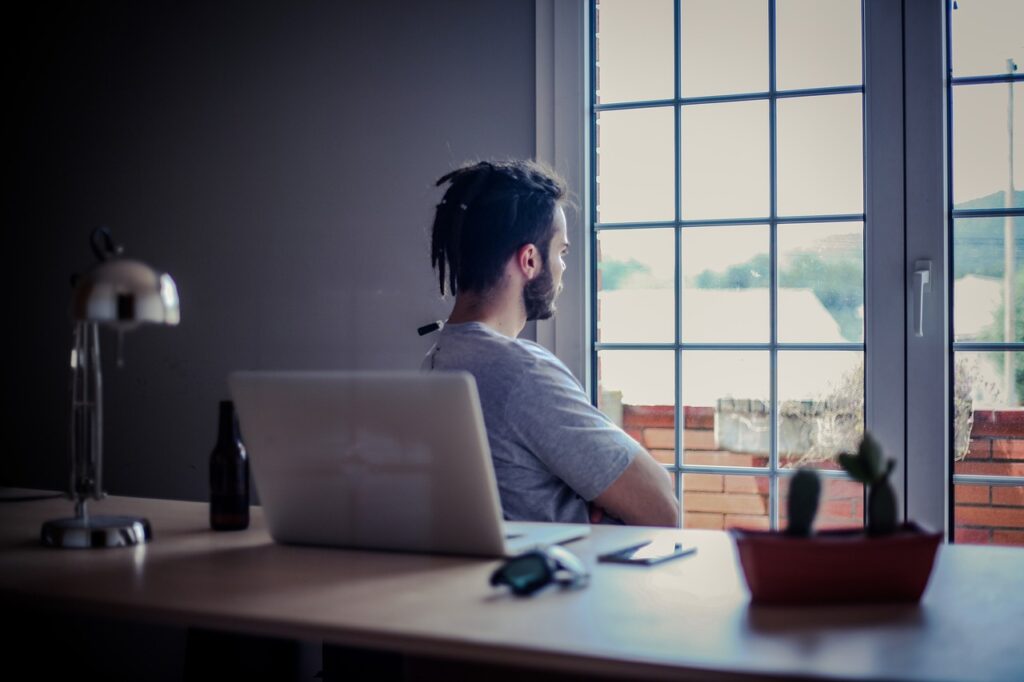 Mehr Komfort durch die richtigen Fenster im Home Office