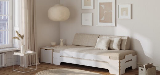 Stappelliege Rolf Heider in Weiß mit Beistellmöbeln